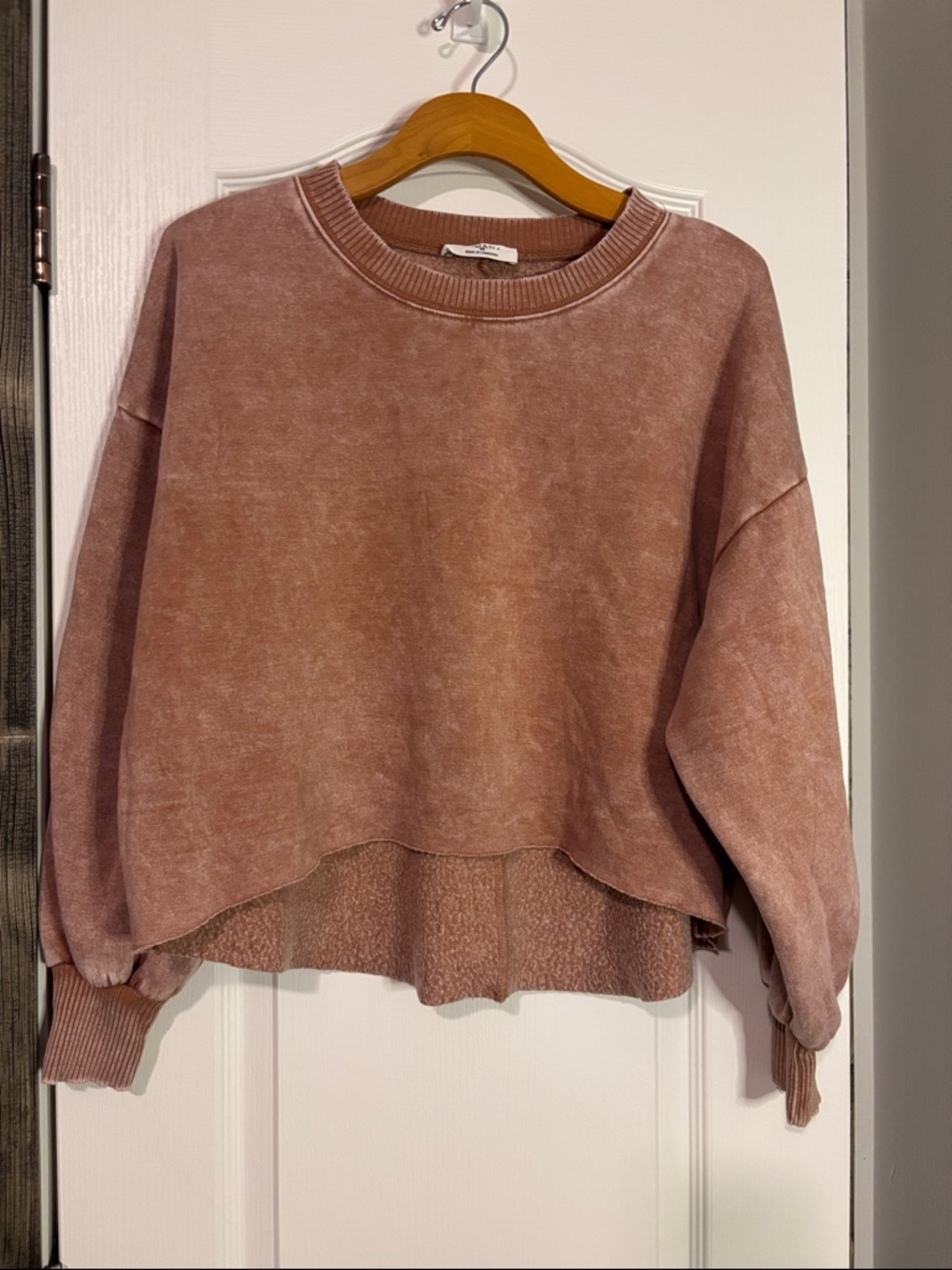 Zenana Outfitters Washed Rose Cropped Crewneck Sweater size medium